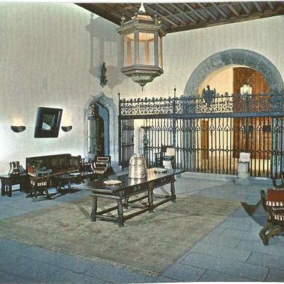 Santiago de Compostela, De los Reyes Católicos - Hall, Main Door
